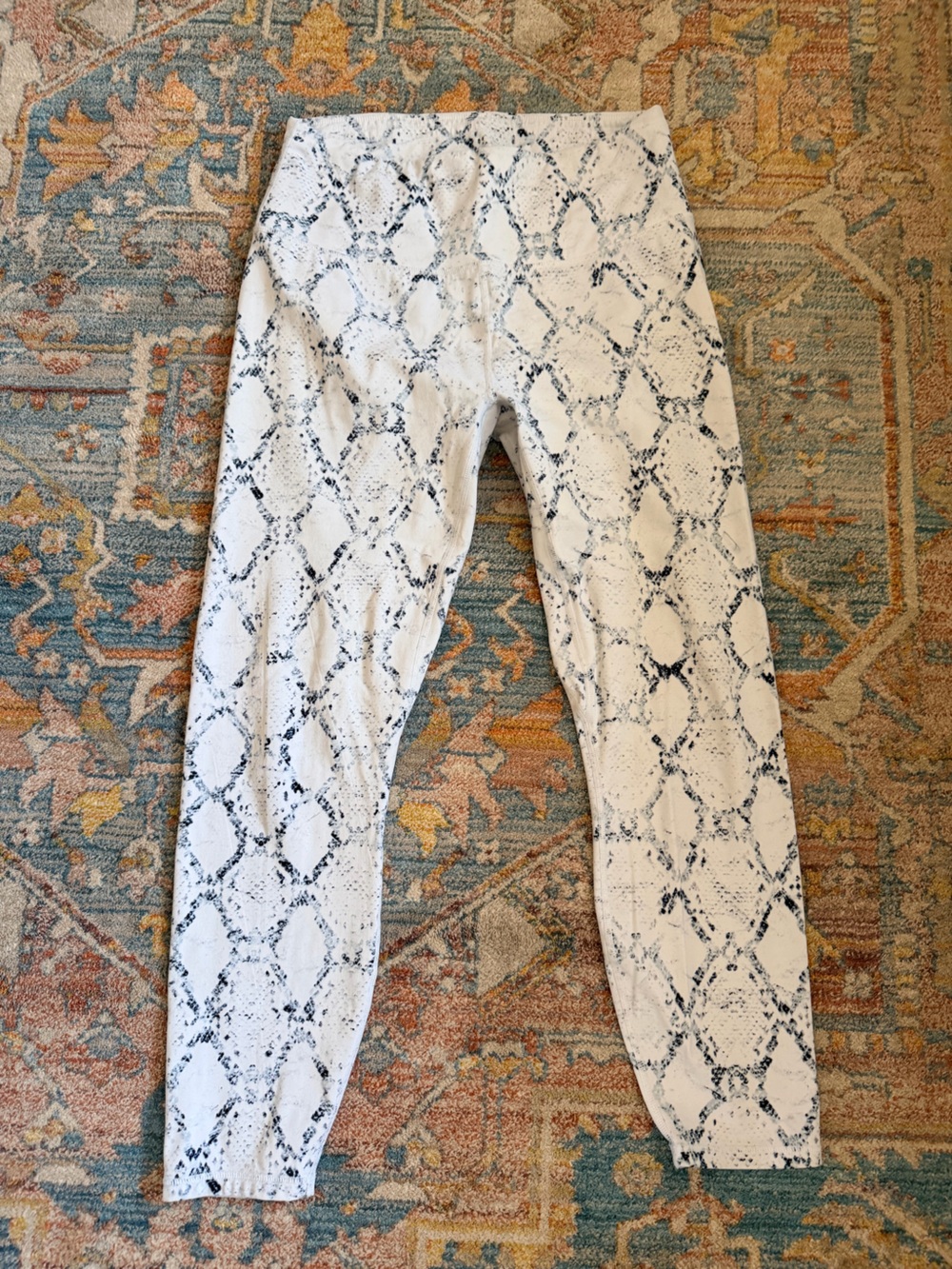 Varley White Snake Print Leggings Women’s Large High‎ Rise 7/8 Athletic Yoga